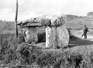 La pierre levee - photo provenant de la base Mémoire (de 1851 à 1914)