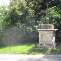 La croix indiquant le cimetière