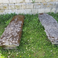 Les tombes derrière l'église