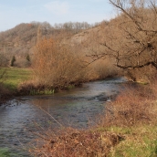 retour le long de la rivière Coly