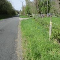 A droite toute entre les maisons