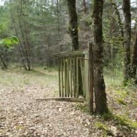 10 - En haut du chemin à droite à la barrière direction la ferme