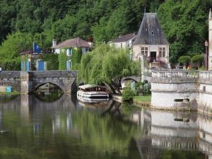 Le pont coudé et le pavillon renaissance