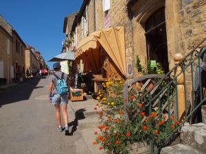 Les ruelles fleuries de la  Bastide
