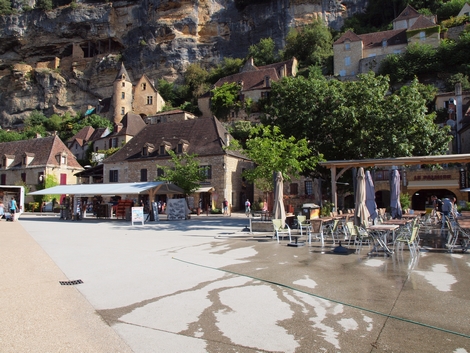 Les terrasses accueillantes à La Roque Gageac