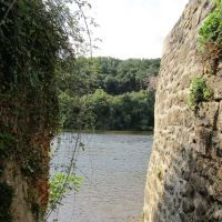 Ruelle plongeant sur la dordogne Lalinde
