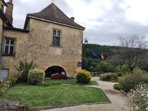 le batiment de l'office de tourisme de Lalinde 