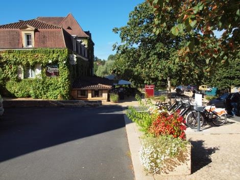 Jolie place au centre ville