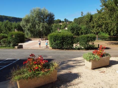 Les bords de la Vézère sont aménagés pour la balade