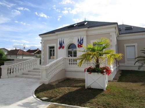 La mairie de Neuvic sur L'Isle