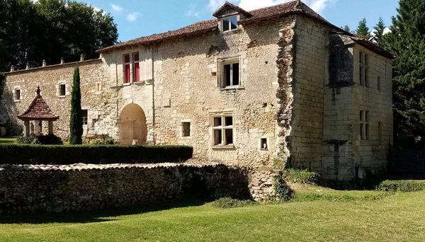 Neuvic sur L'Isle Le château de Fratteau