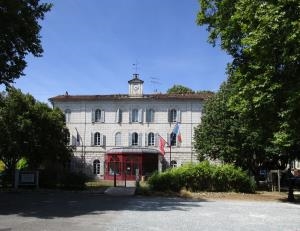 Ribérac : l'office de tourisme  de Ribérac dans les batiments de l'ancienne gendarmerie