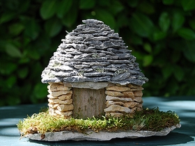 Les cabanes du Périgord miniatures par  Emilien LAFON