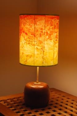 Lampe au pied de bois tourné