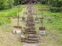Le parc du Chateau de Campagne escalier en pierre du chemin des Dames