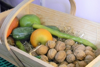 Marchés du périgord - panier marché noix légumes
