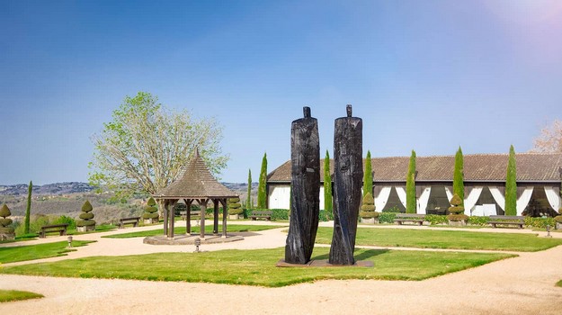 Exposition d’œuvres de Christian Lapie aux Jardins d'Eyrignac