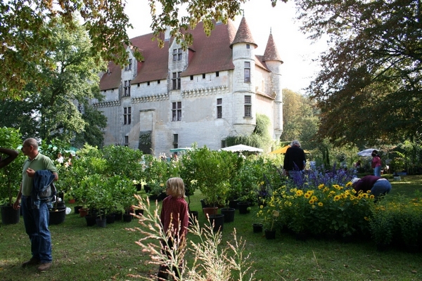 Jardin en fête à neuvic Château et Parc